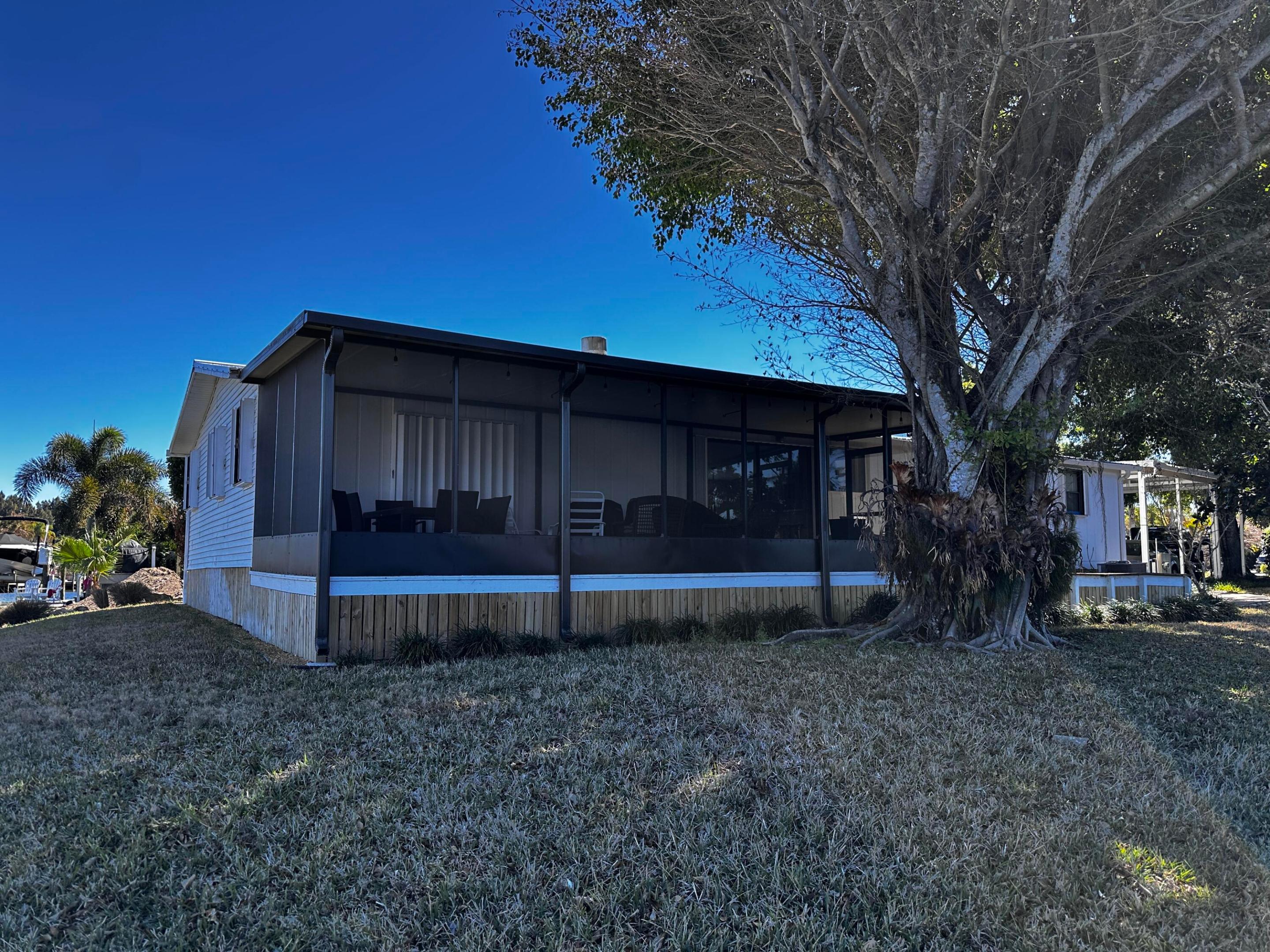 TROPICAL PARADISE - Residential