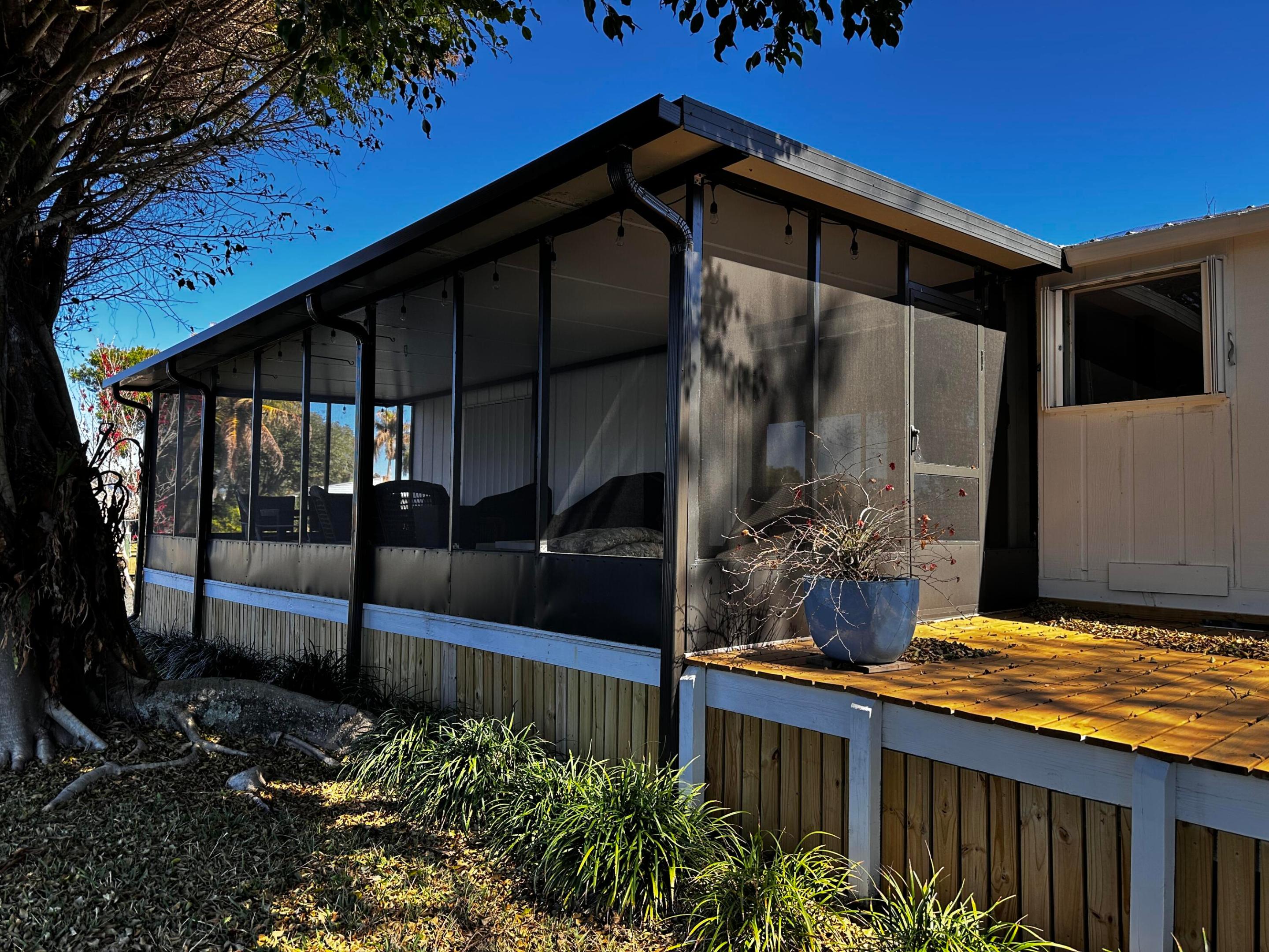 TROPICAL PARADISE - Residential