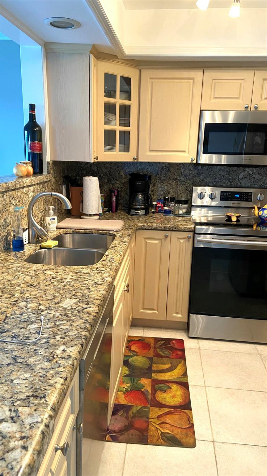 MARINA HARBOUR CONDO - Residential Lease