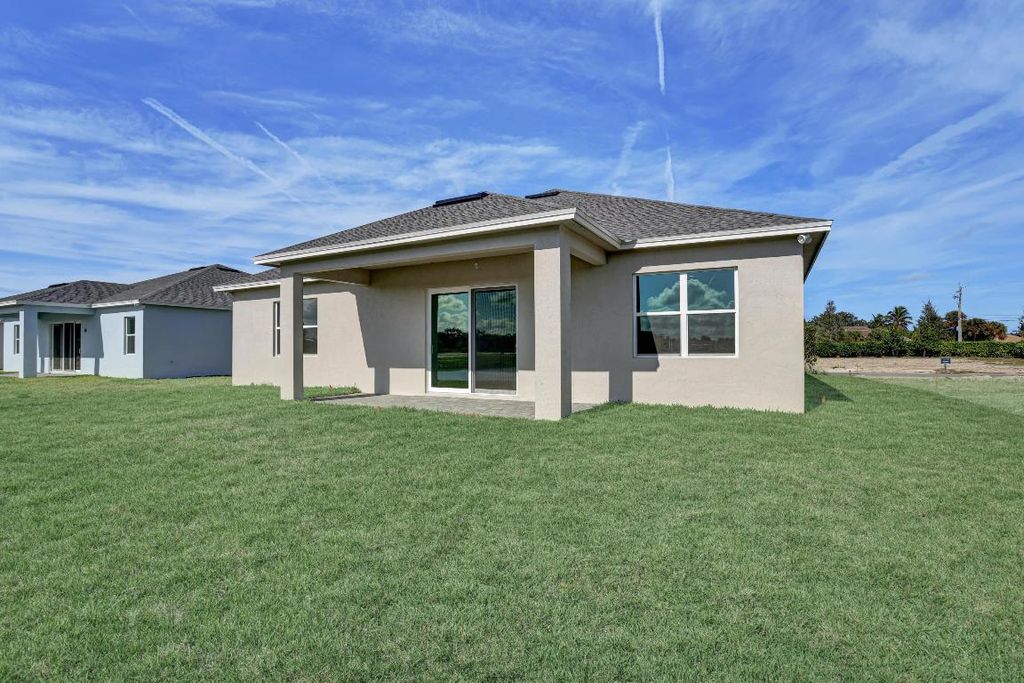 Photo of 6886 68th Square Sq, Vero Beach, FL 32967 (MLS # R11158998)