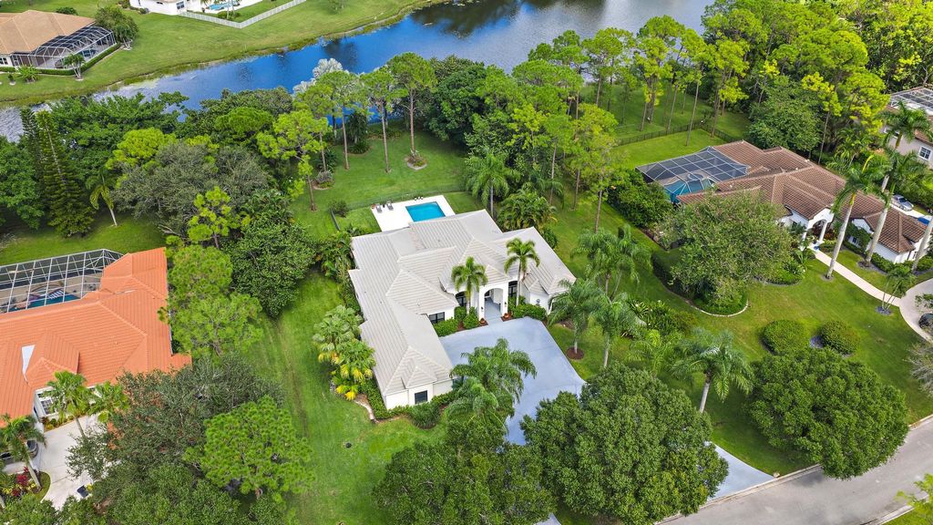Photo of 11771 Stonehaven Way, Palm Beach Gardens, FL 33412 (MLS # R11133019)