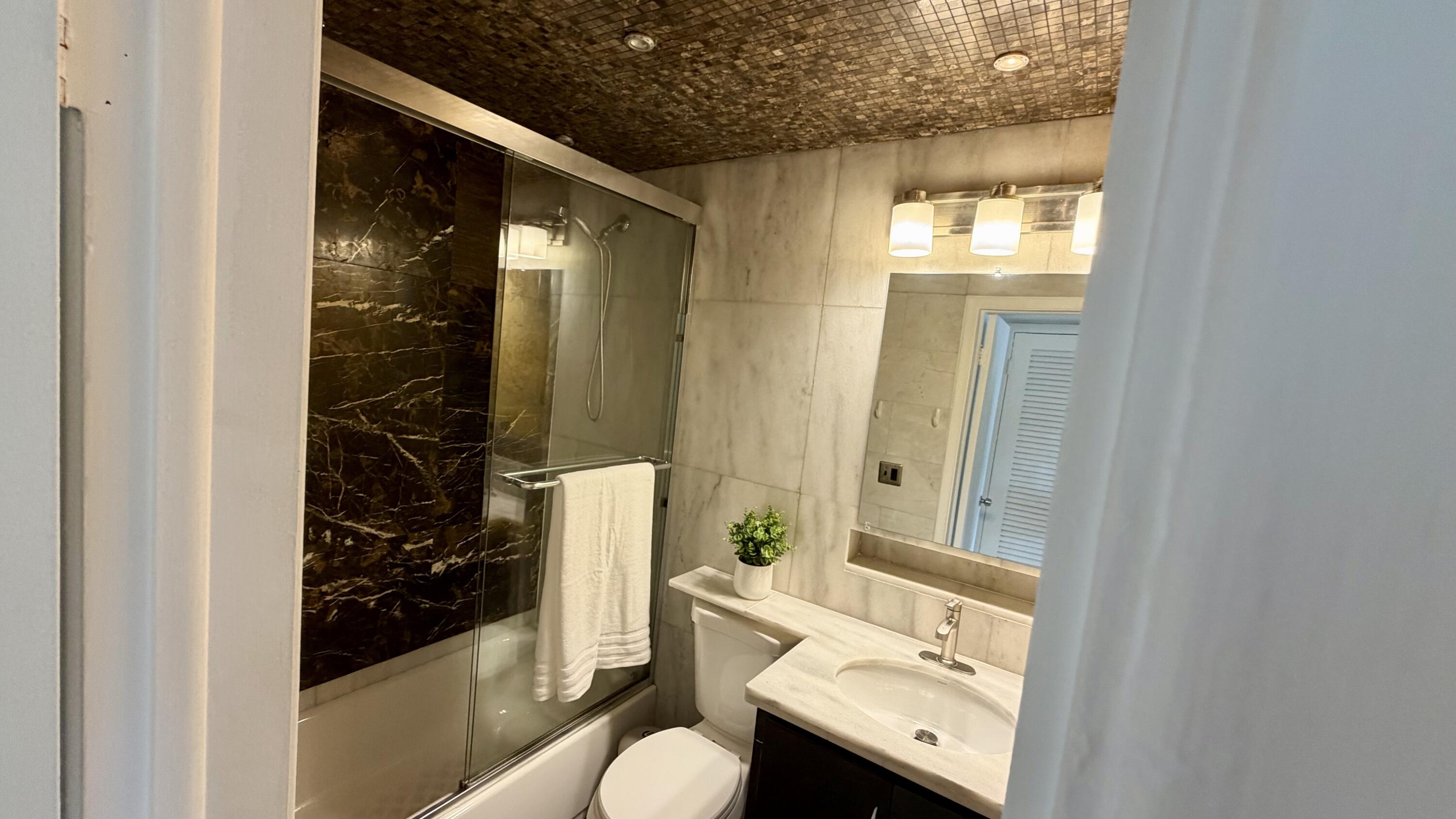 DELWOOD CONDO - Residential Lease