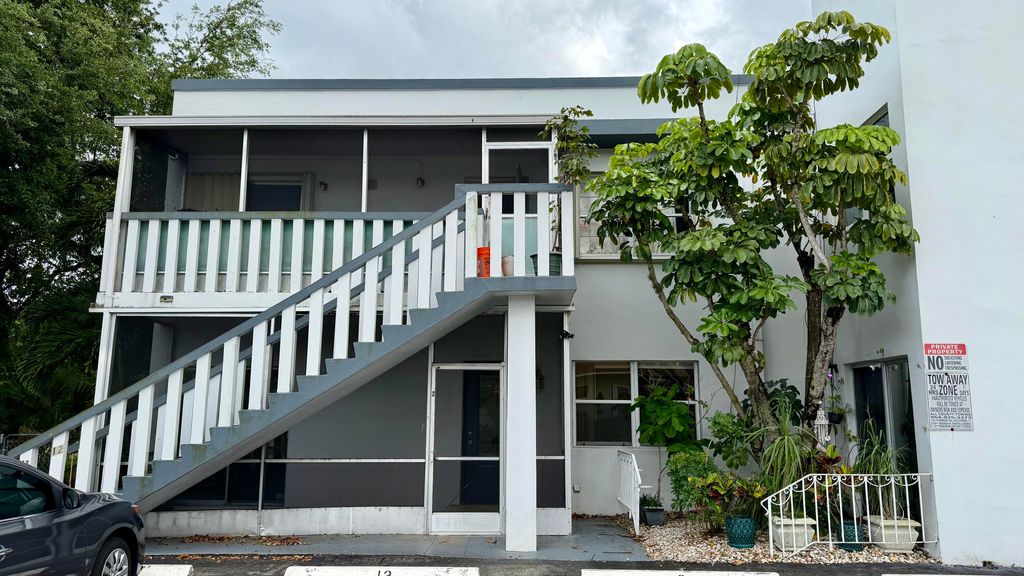 Photo of 2646 Polk Street #2, Hollywood, FL 33020 (MLS # B26012439)