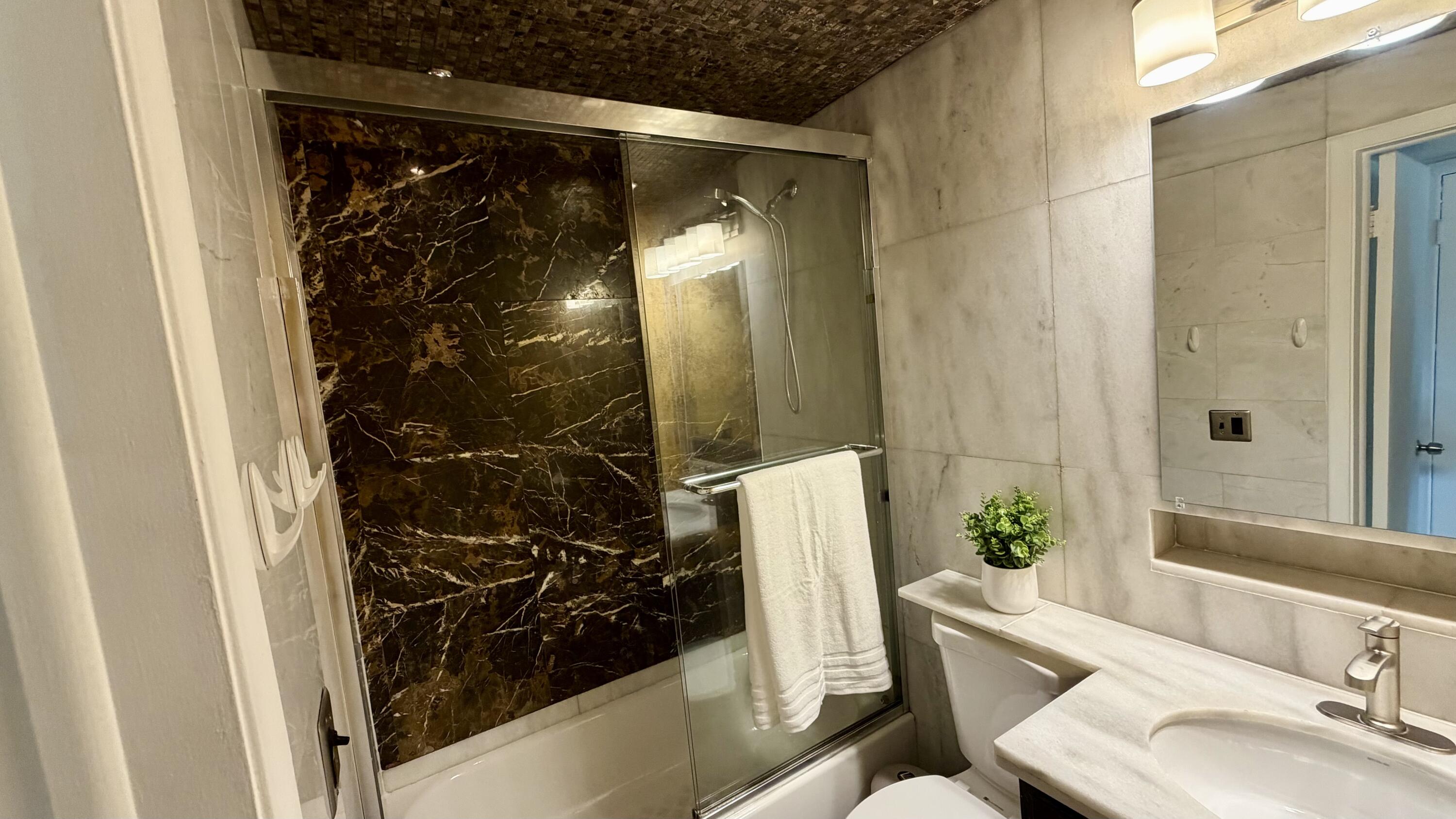 DELWOOD CONDO - Residential Lease