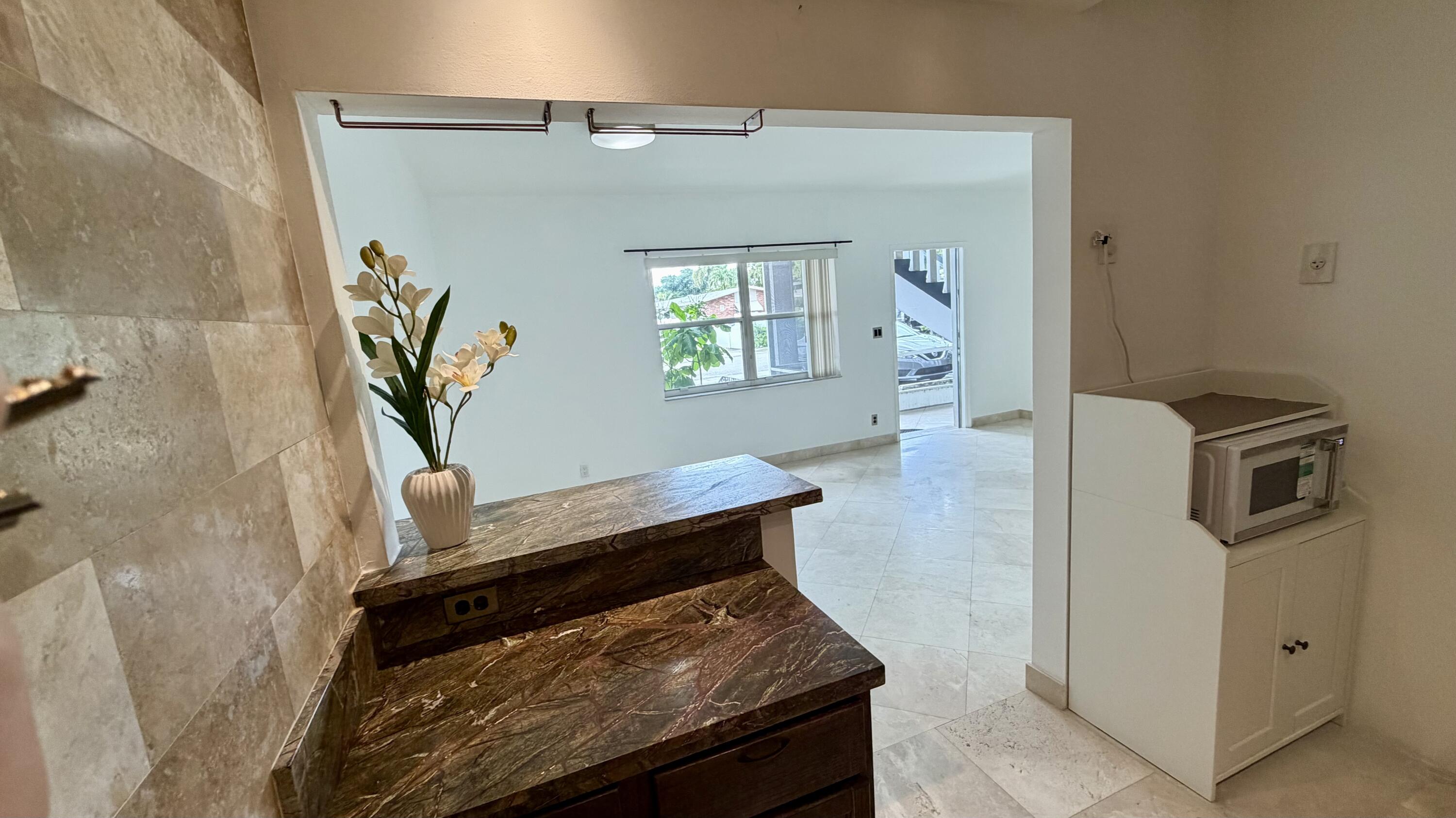 DELWOOD CONDO - Residential Lease