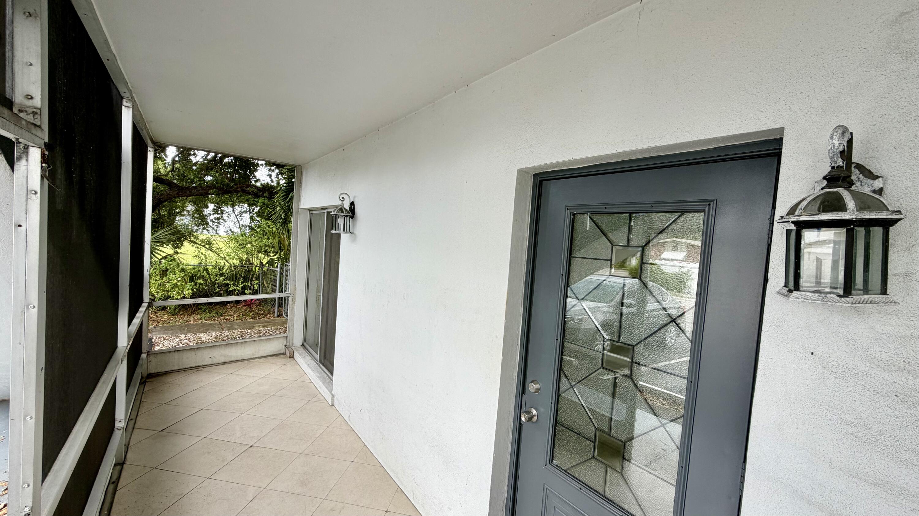 DELWOOD CONDO - Residential Lease