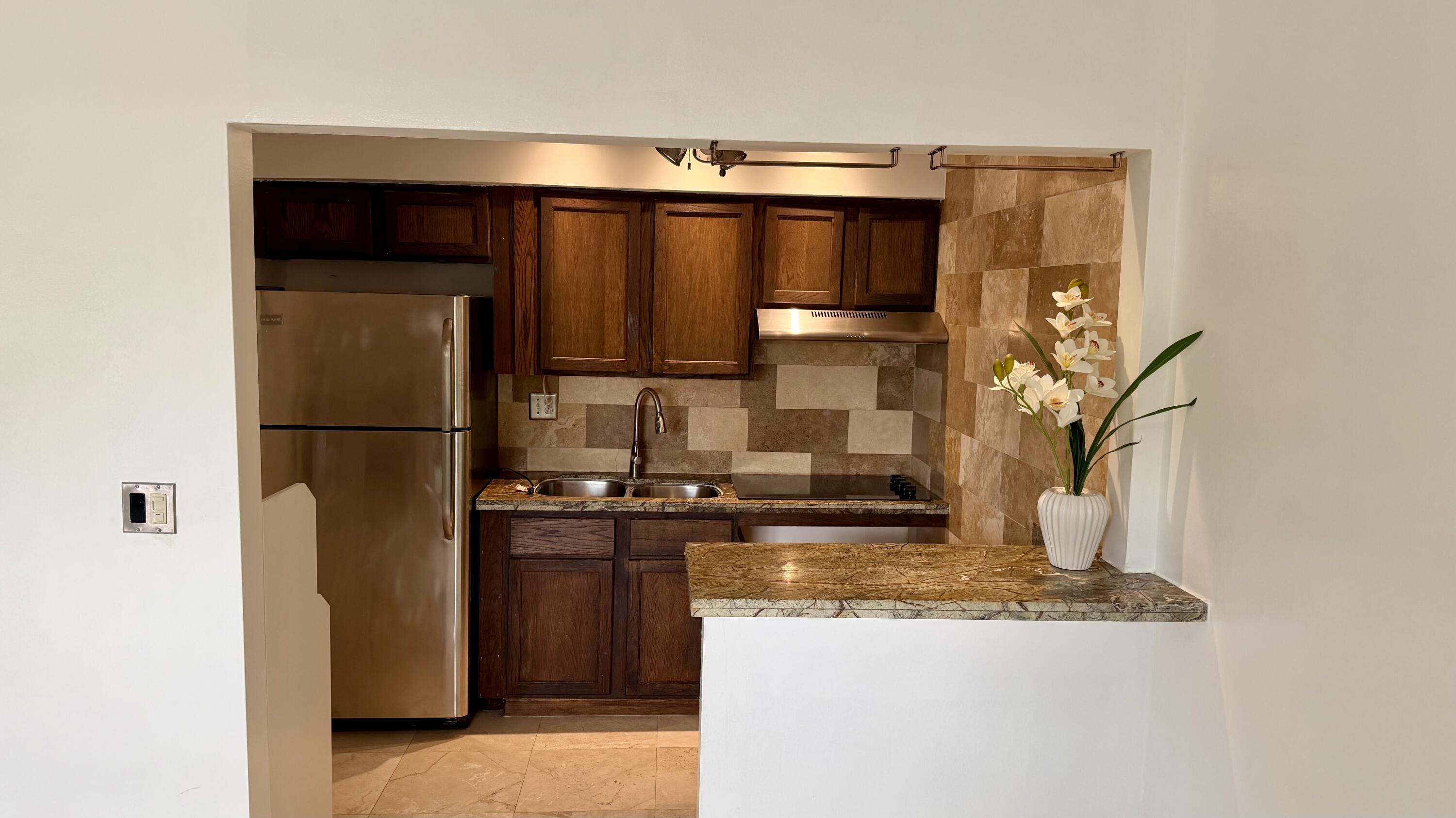 DELWOOD CONDO - Residential Lease