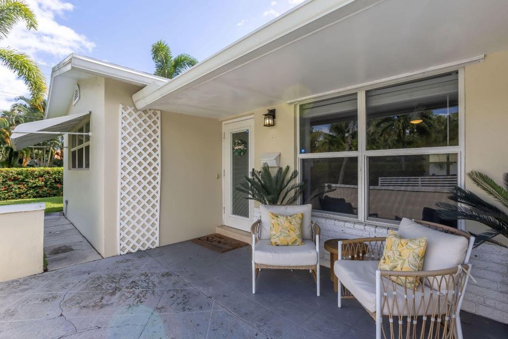 Photo of 103 16th Avenue South, Lake Worth Beach, FL 33460 (MLS # R11136989)