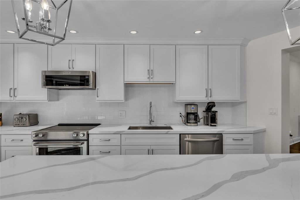 Photo of 2700 NE 35th Drive, Fort Lauderdale, FL 33308 (MLS # F10483641)