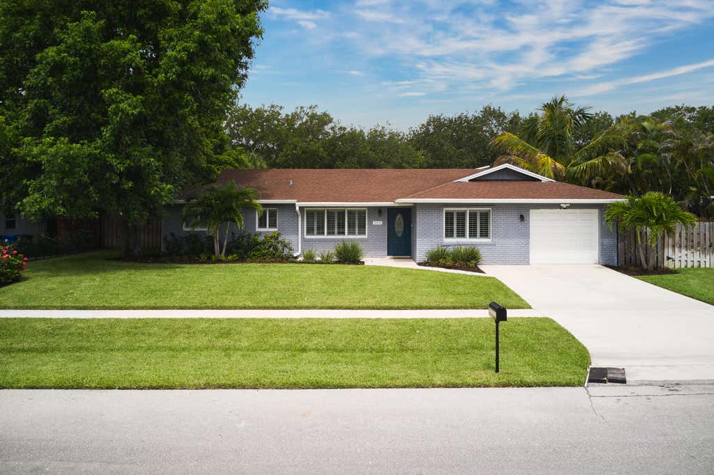 Photo of 304 Circle W, Jupiter, FL 33458 (MLS # B26053273)