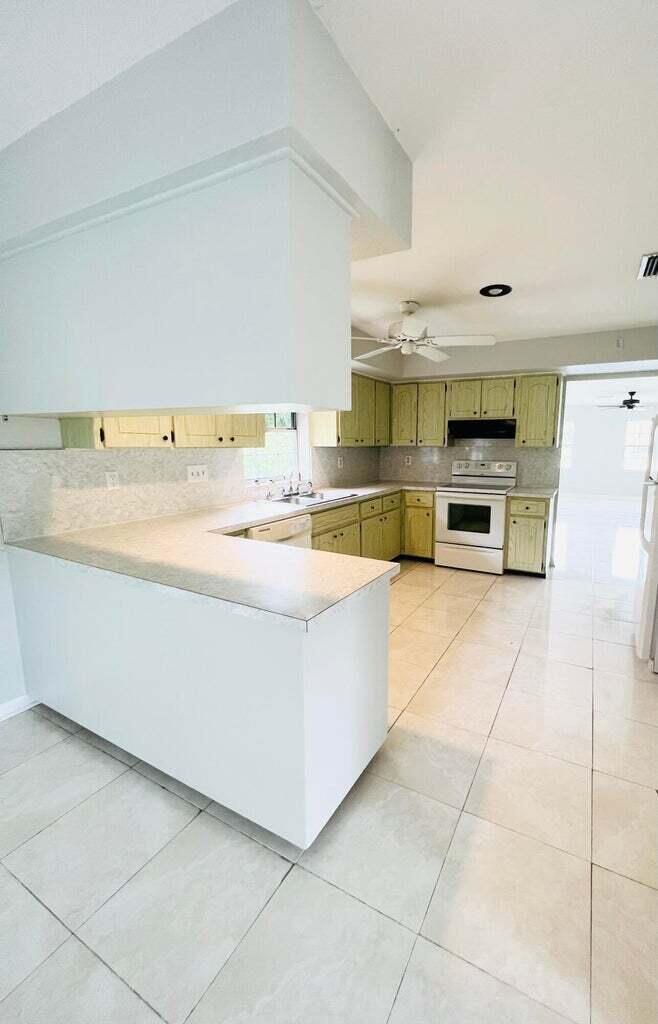 SOUTH PORT ST LUCIE UNIT 4 - Residential Lease