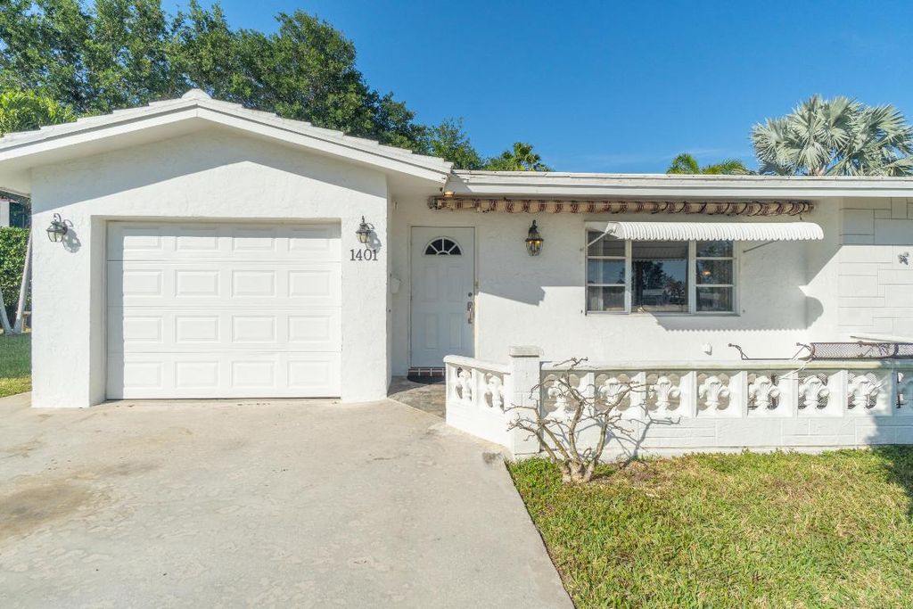 Photo of 1401 SW 17th Avenue, Boynton Beach, FL 33426 (MLS # R11128101)