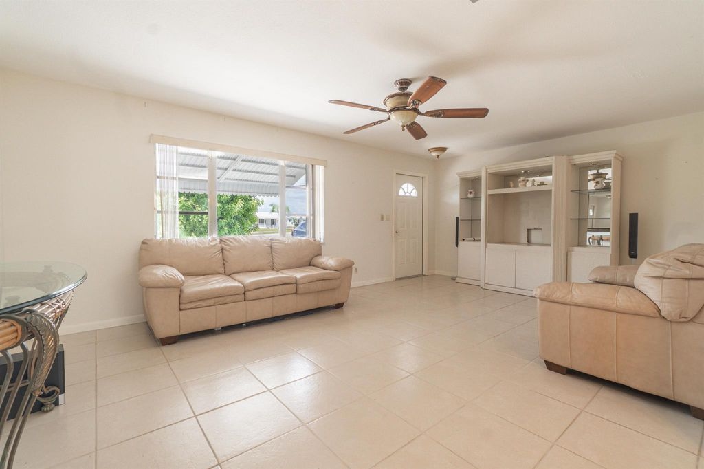 Photo of 1401 SW 17th Avenue, Boynton Beach, FL 33426 (MLS # R11128101)