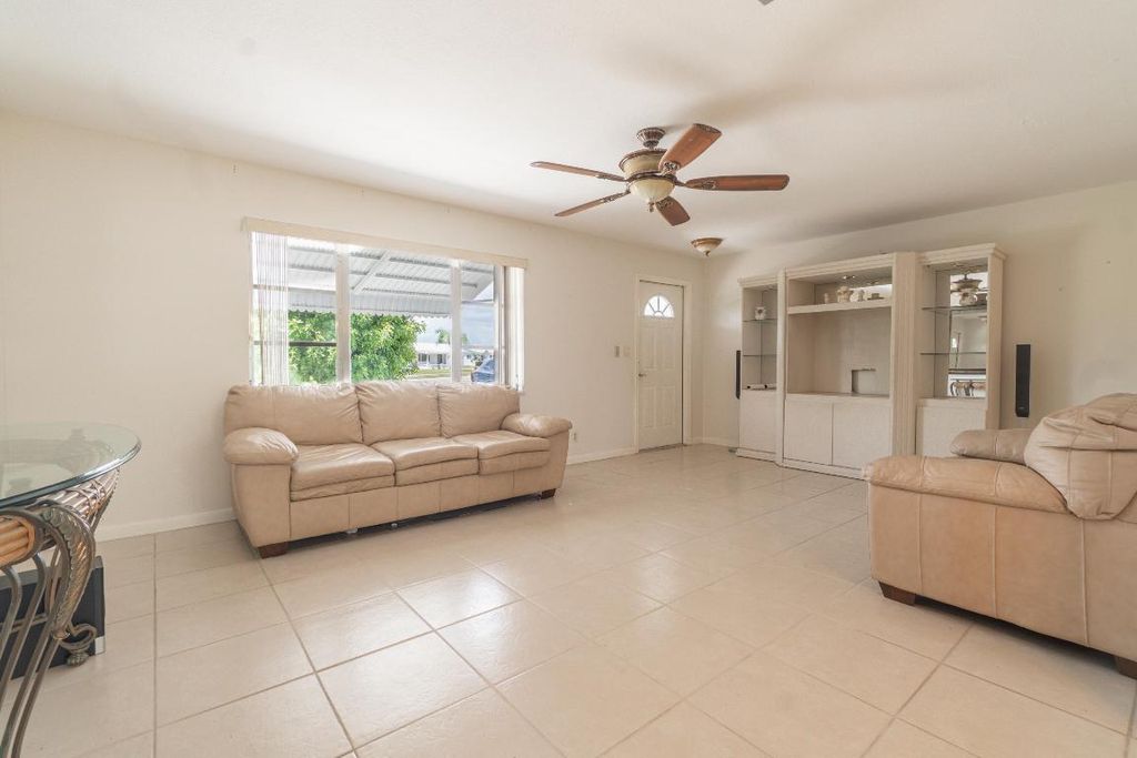Photo of 1401 SW 17th Avenue, Boynton Beach, FL 33426 (MLS # R11128101)