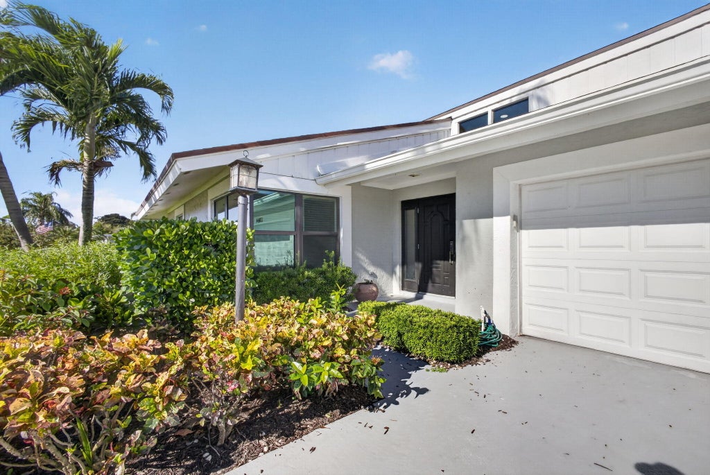 Photo of 13504 Crosspointe Drive, Palm Beach Gardens, FL 33418 (MLS # B26088175)