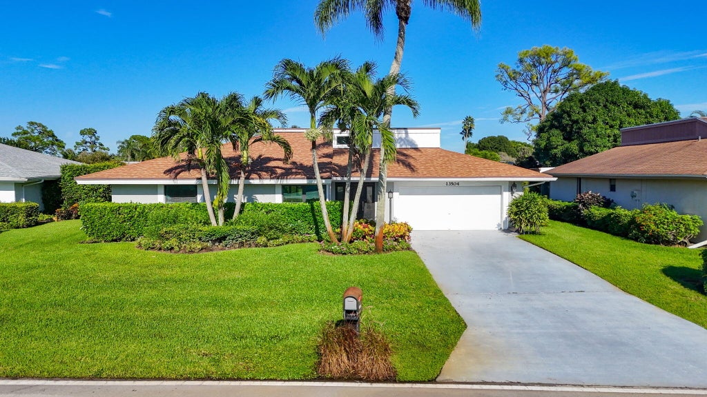 Photo of 13504 Crosspointe Drive, Palm Beach Gardens, FL 33418 (MLS # B26088175)