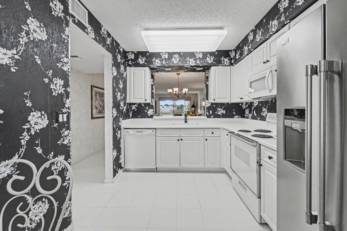 HUNTINGTON POINTE - Residential Lease