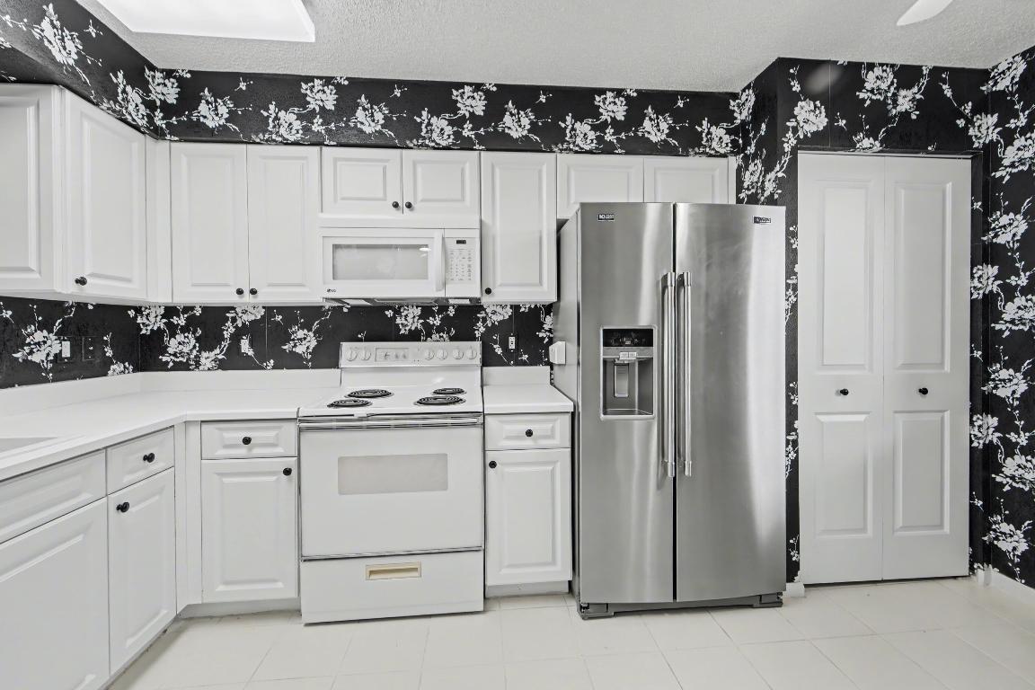 HUNTINGTON POINTE - Residential Lease