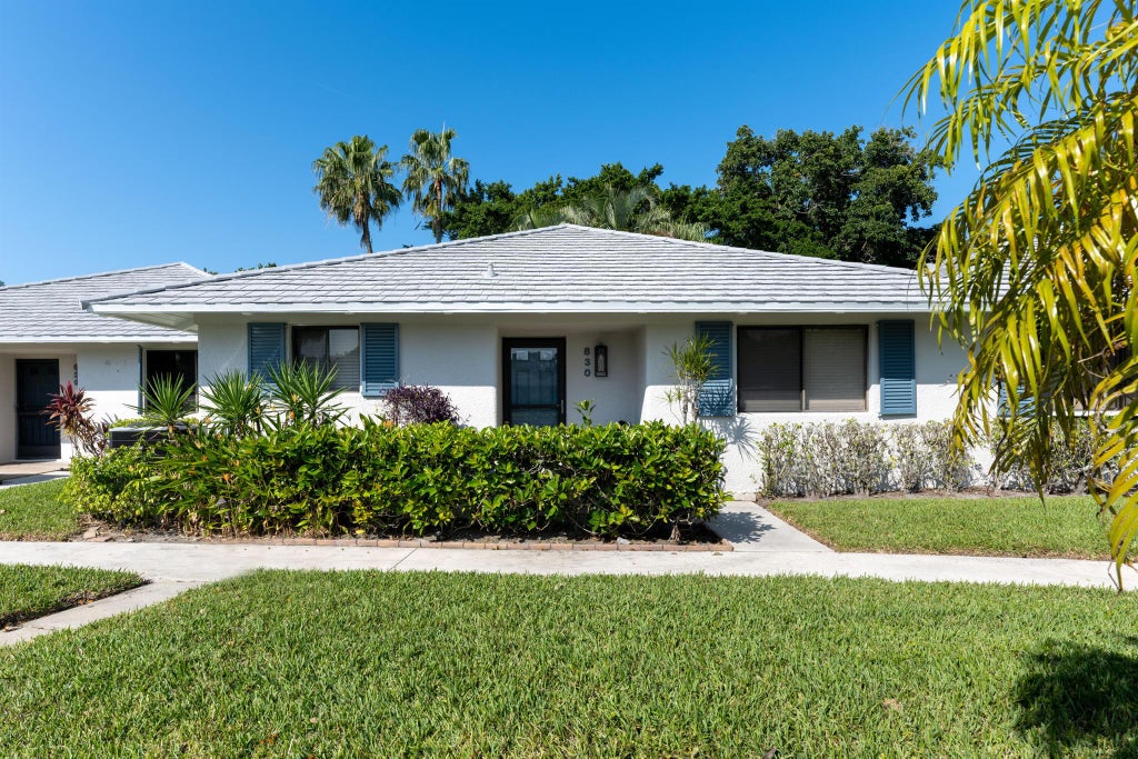 Photo of 830 Club Drive, Palm Beach Gardens, FL 33418 (MLS # R10879833)