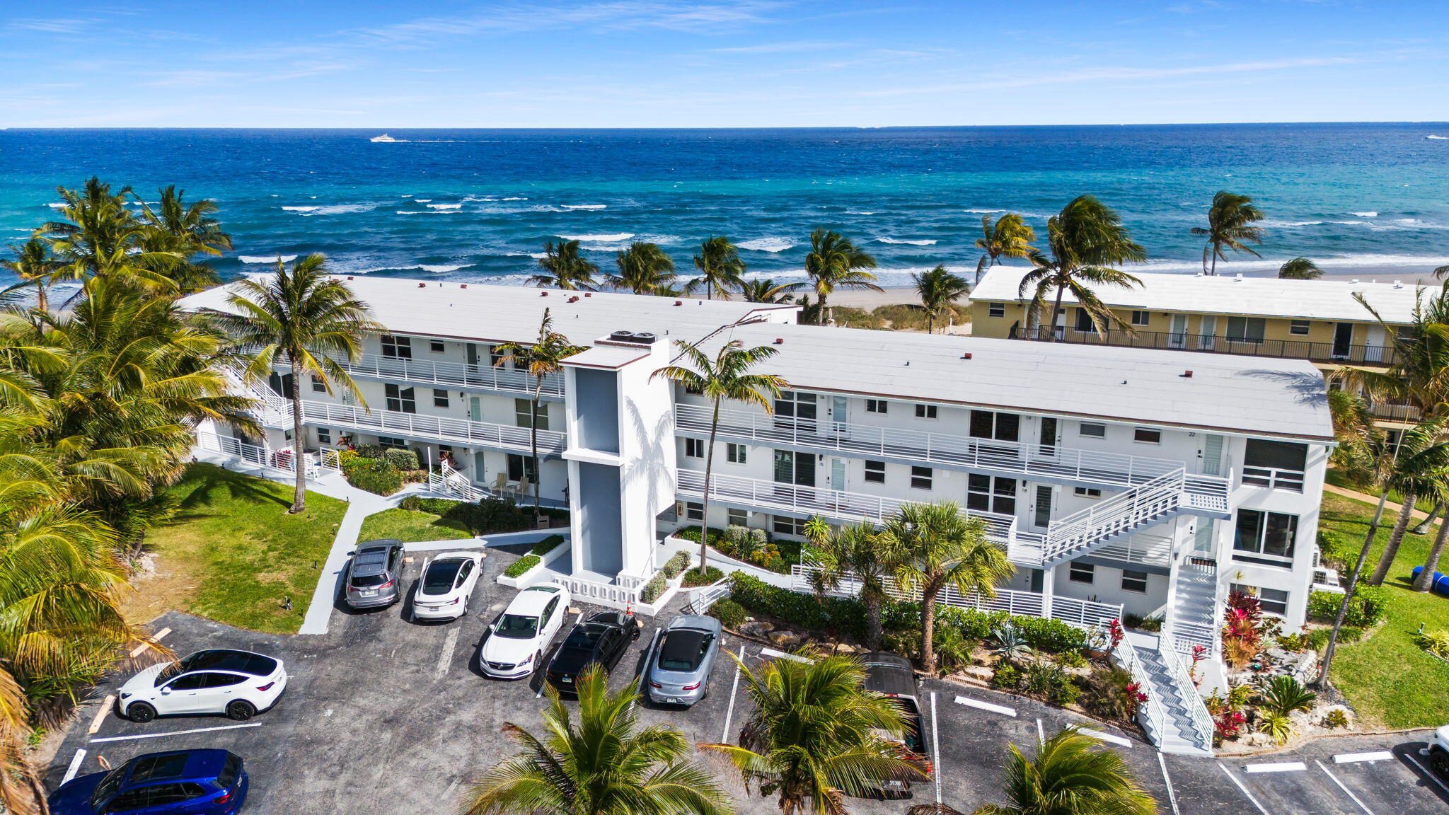 HILLSBORO MILE OCEAN APTS SEC 3 - Residential