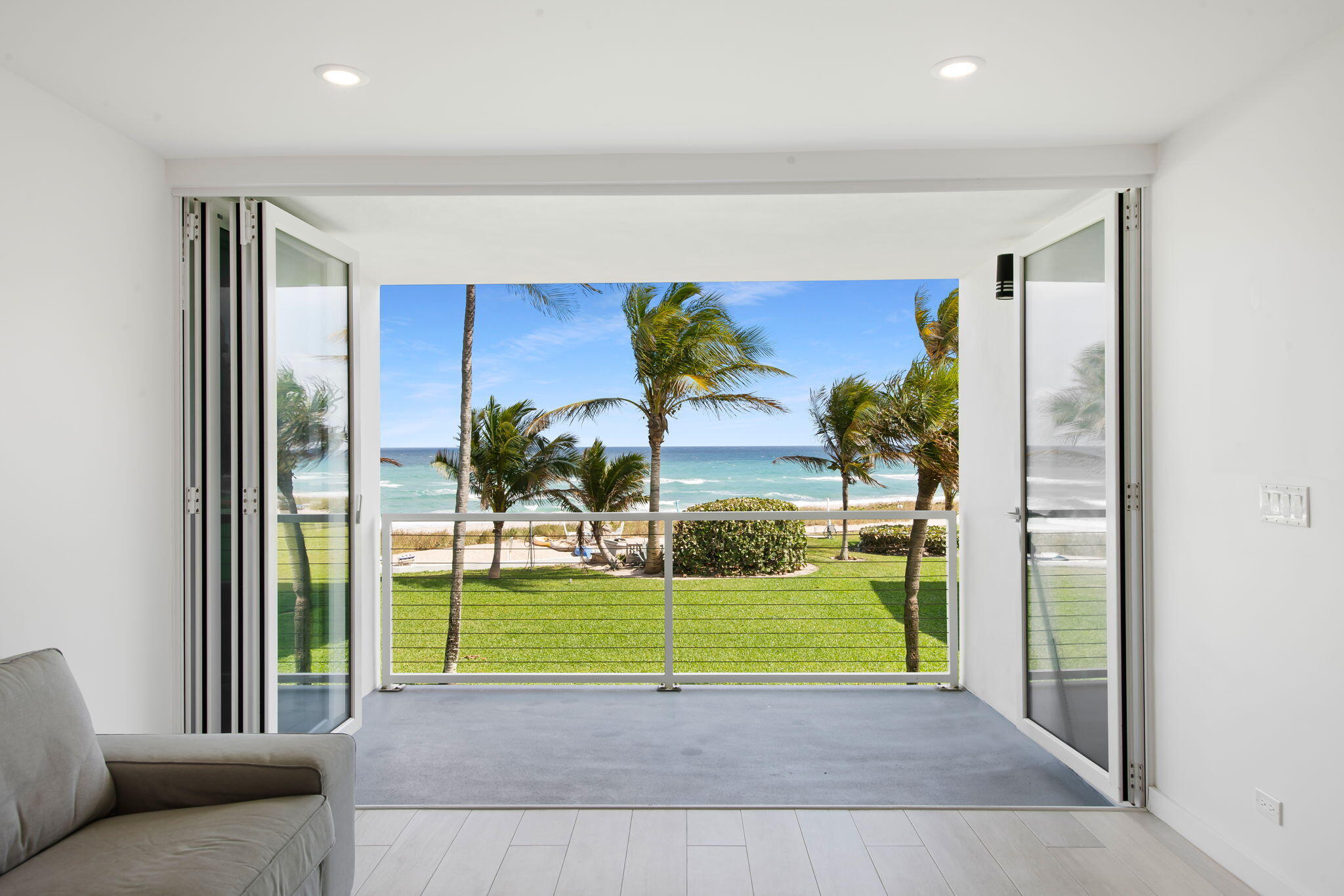 HILLSBORO MILE OCEAN APTS SEC 3 - Residential