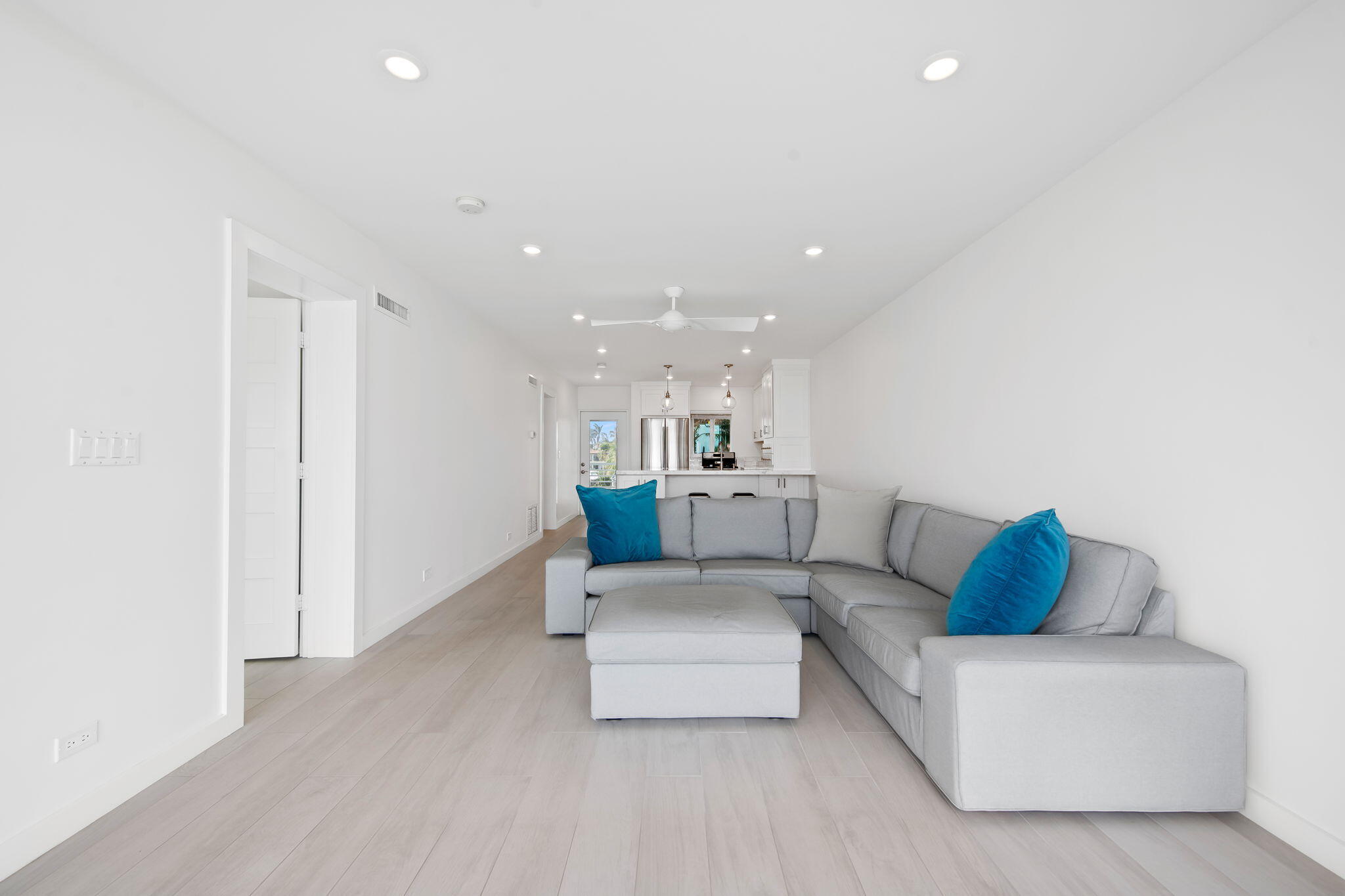 HILLSBORO MILE OCEAN APTS SEC 3 - Residential