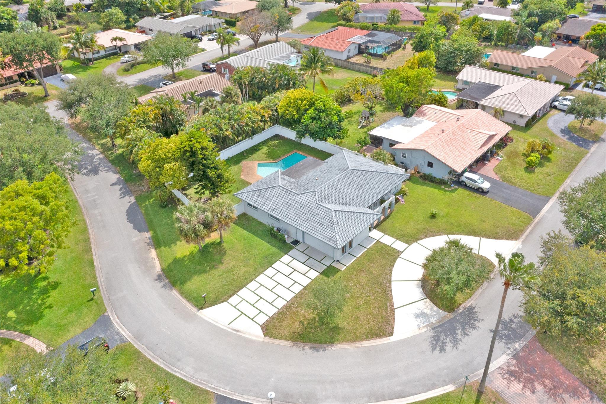 10300 NW 44th St