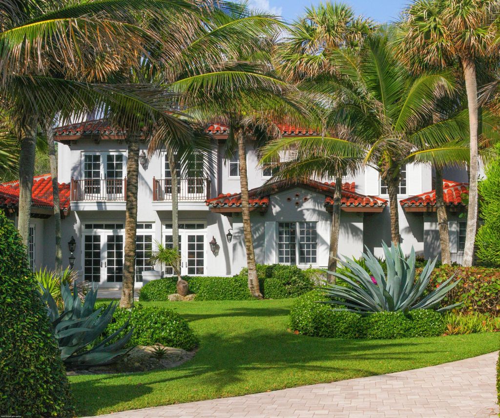 Photo of 398 S Beach Road, Jupiter Island, FL 33455 (MLS # R11079395)