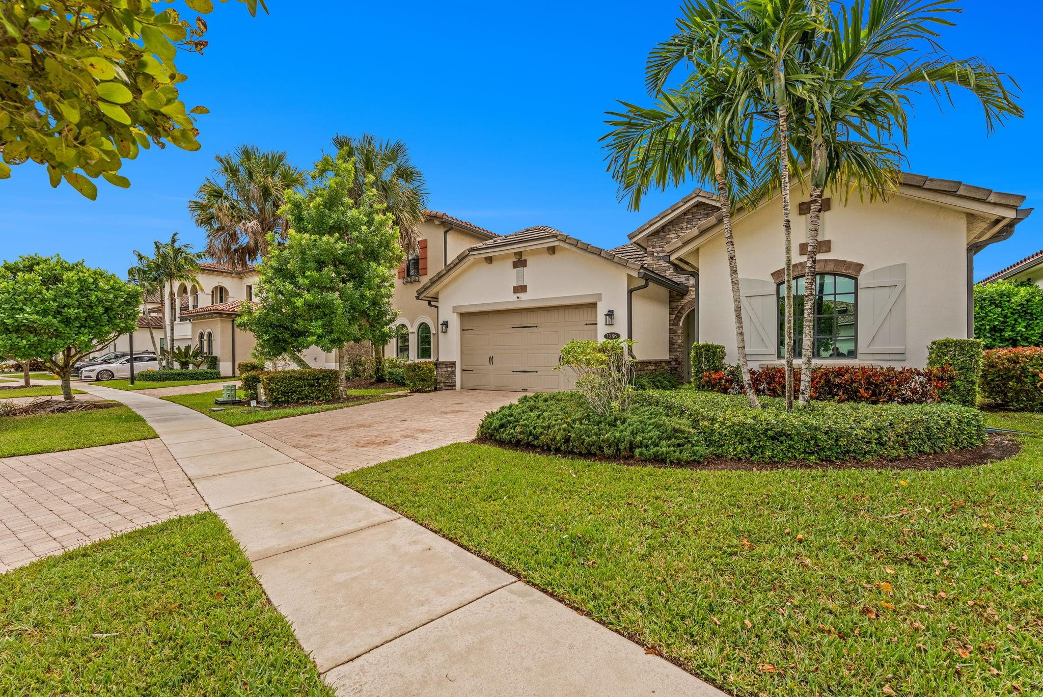 Pembroke Lakes South 119- - Residential