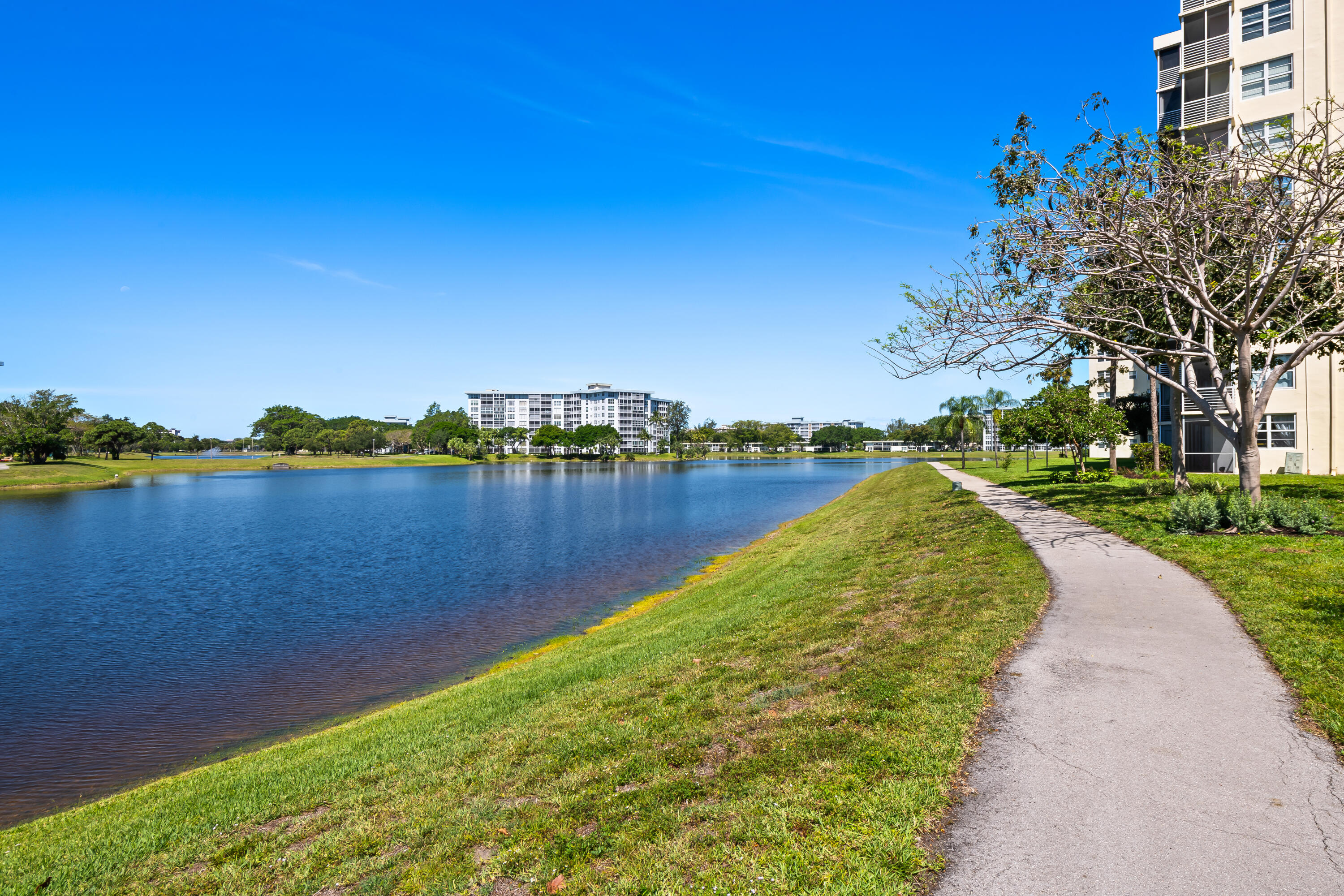 NO 52 PALM-AIRE COUNTRY CLUB - Residential