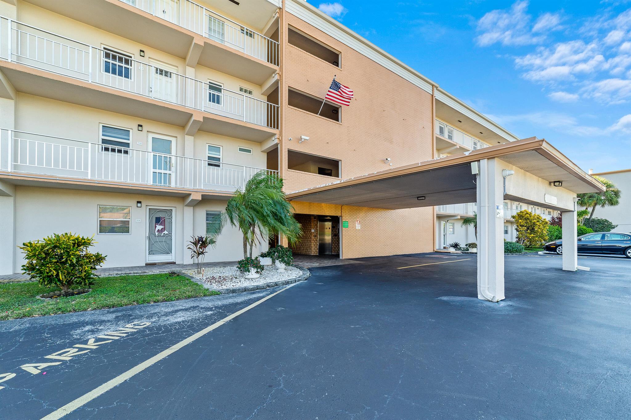 VILLAGE ROYALE ON THE GRE - Residential Lease