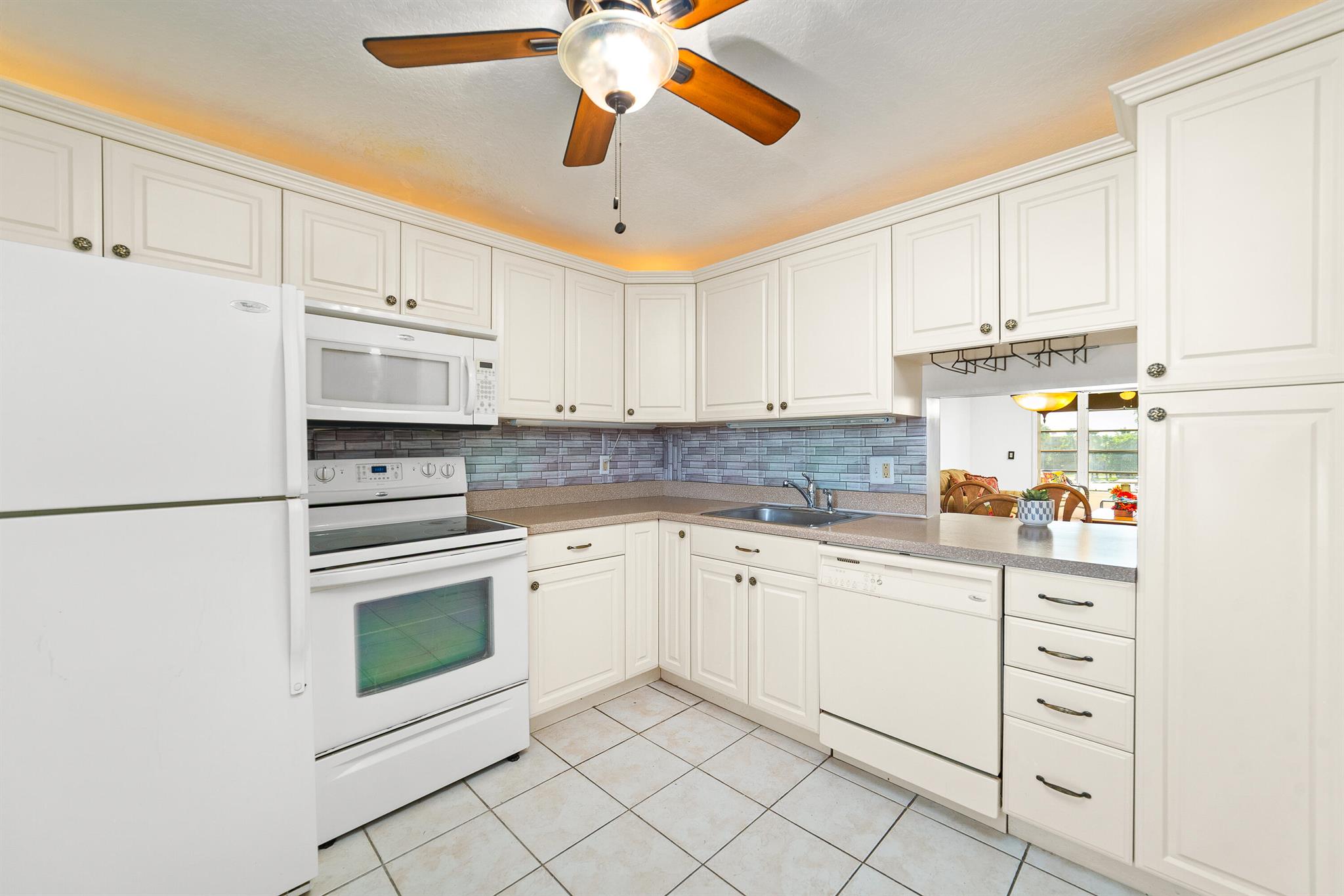 VILLAGE ROYALE ON THE GRE - Residential Lease