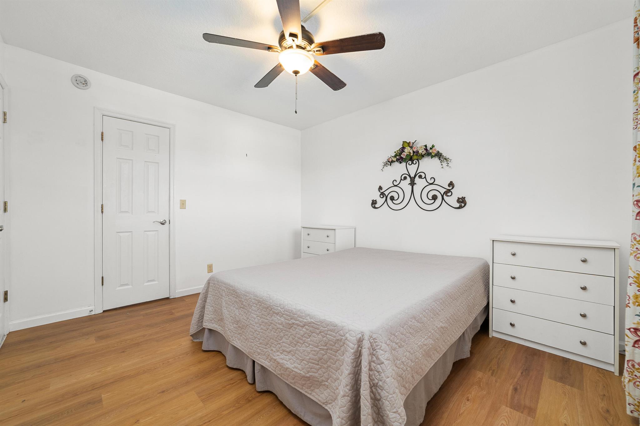 VILLAGE ROYALE ON THE GRE - Residential Lease