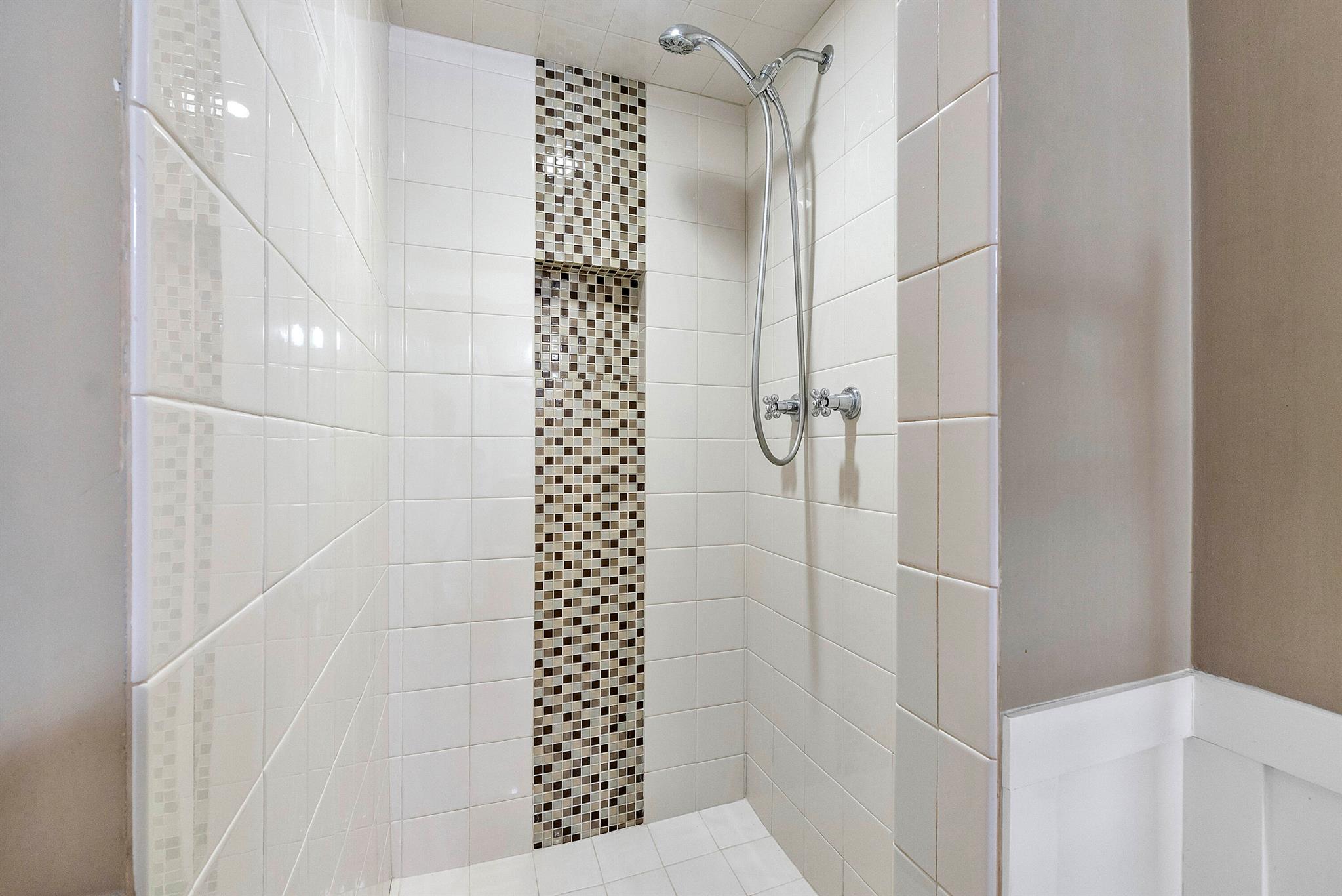 VICTORIA PARK CORR AMEN P - Residential