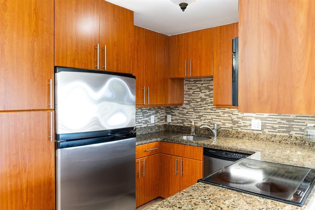 COUNTRY CLUB MANOR CONDO - Residential Lease