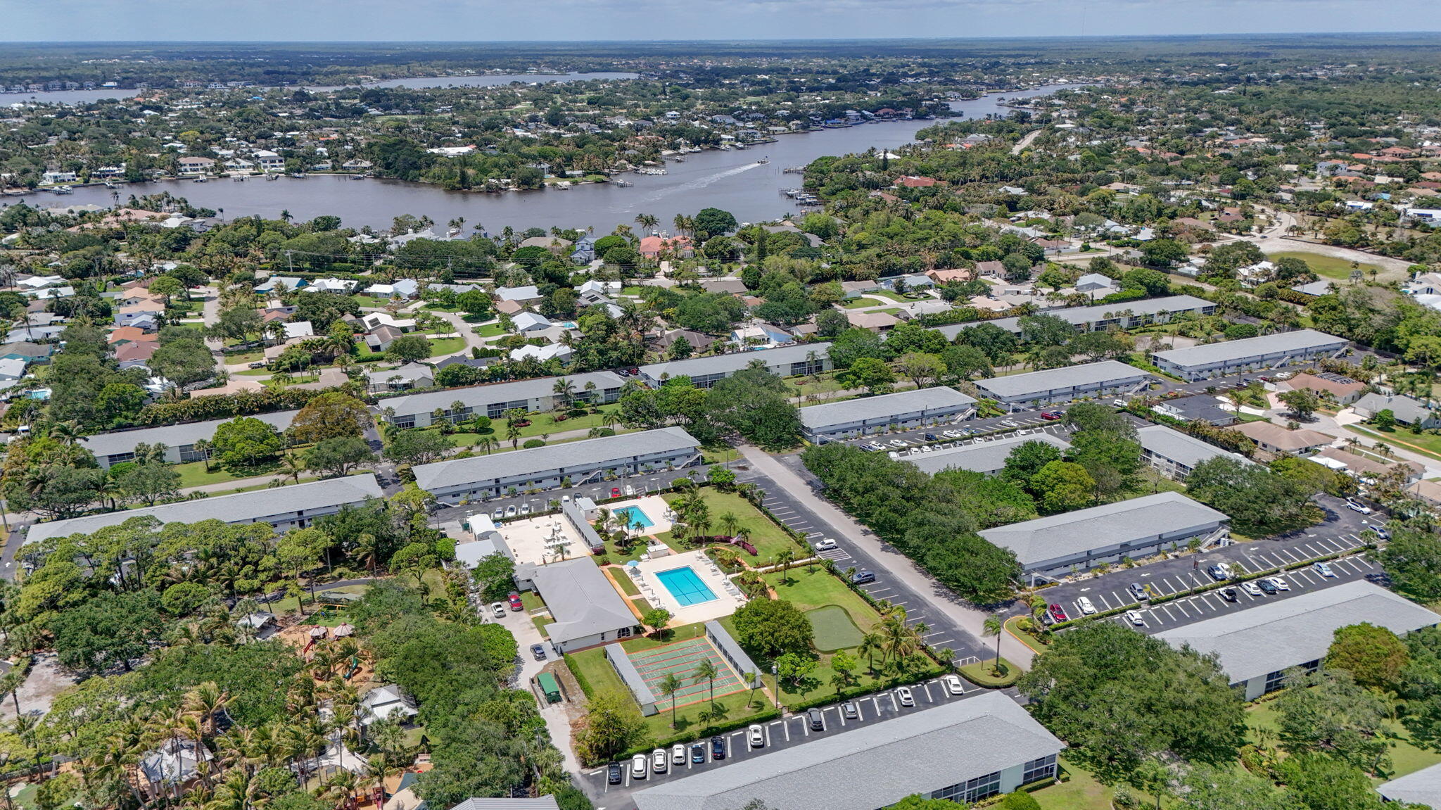 TEQUESTA GARDEN CONDO 7 - Residential