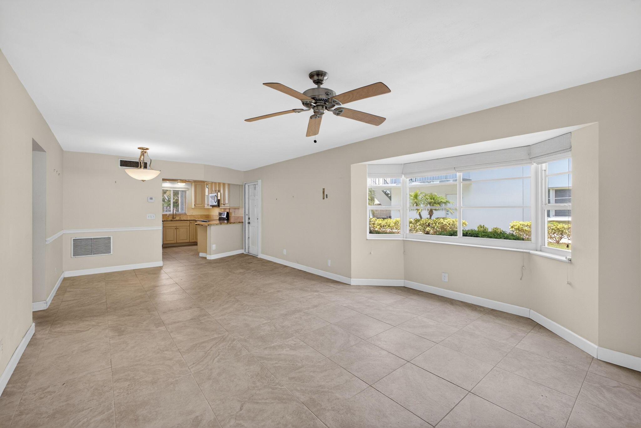 TEQUESTA GARDEN CONDO 7 - Residential