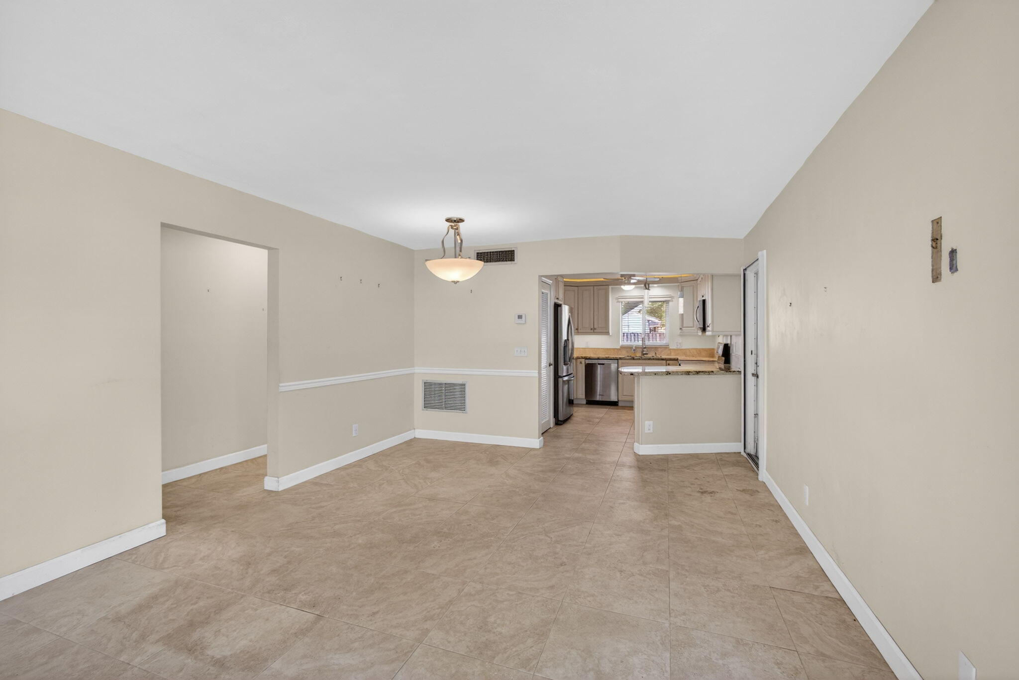 6 Garden Street E 108p