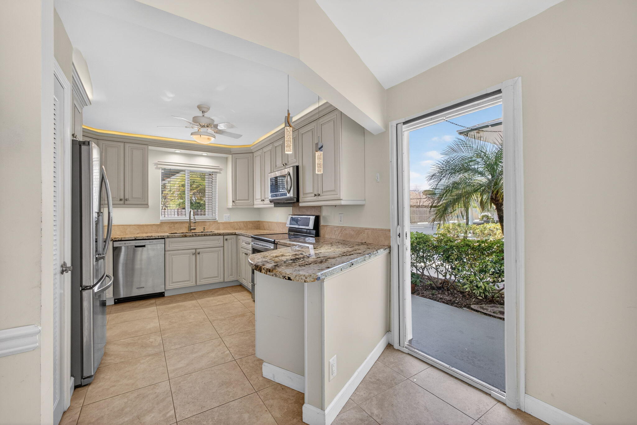 TEQUESTA GARDEN CONDO 7 - Residential