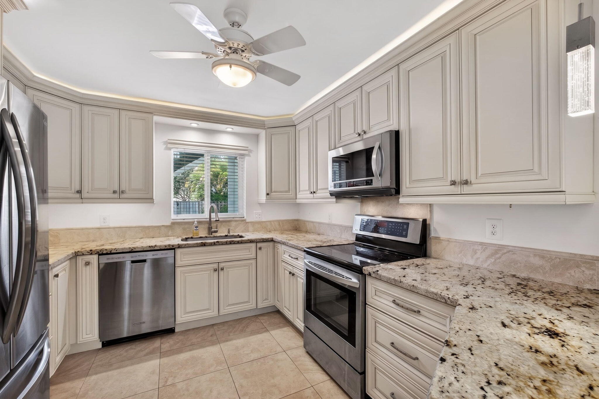 TEQUESTA GARDEN CONDO 7 - Residential