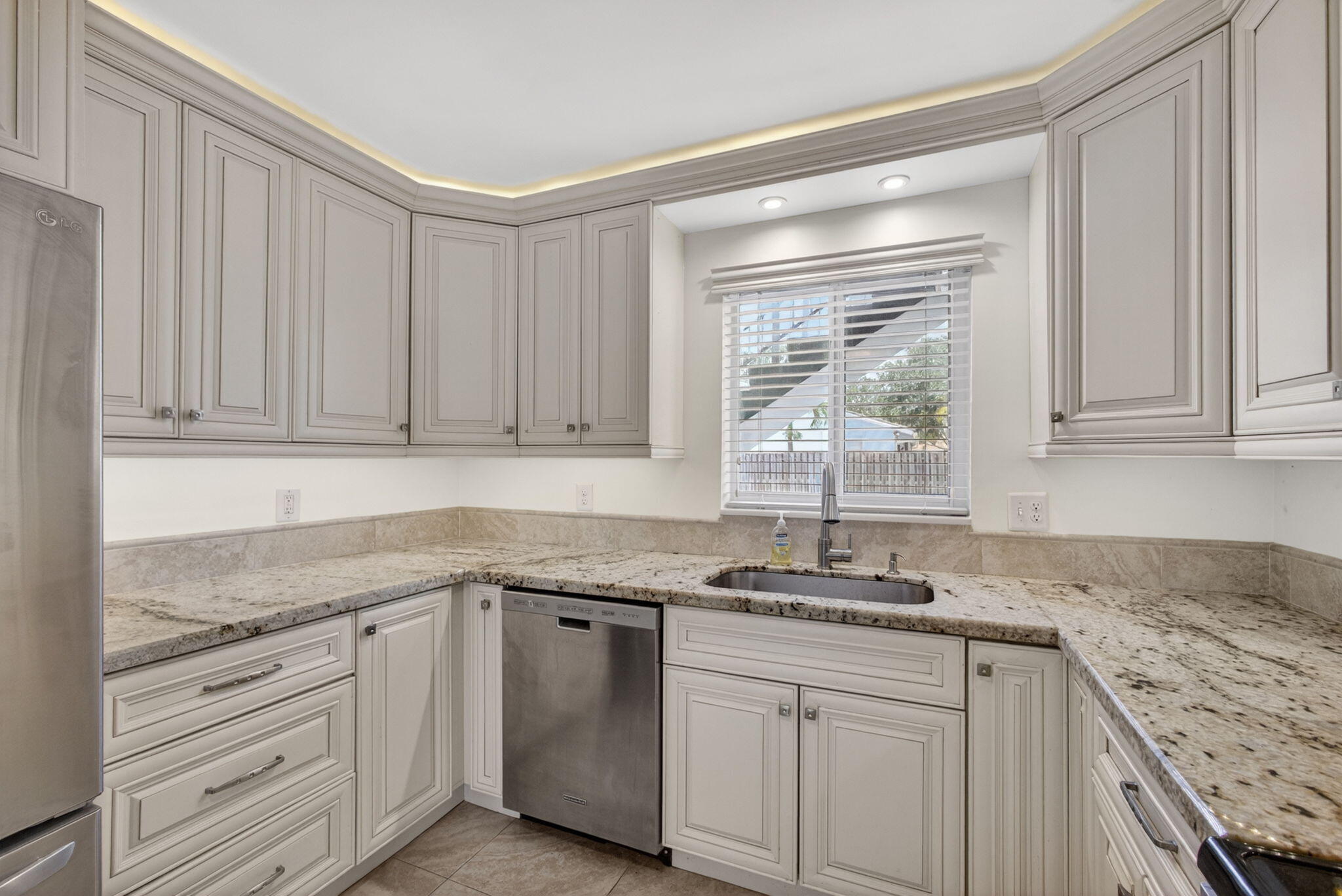 TEQUESTA GARDEN CONDO 7 - Residential