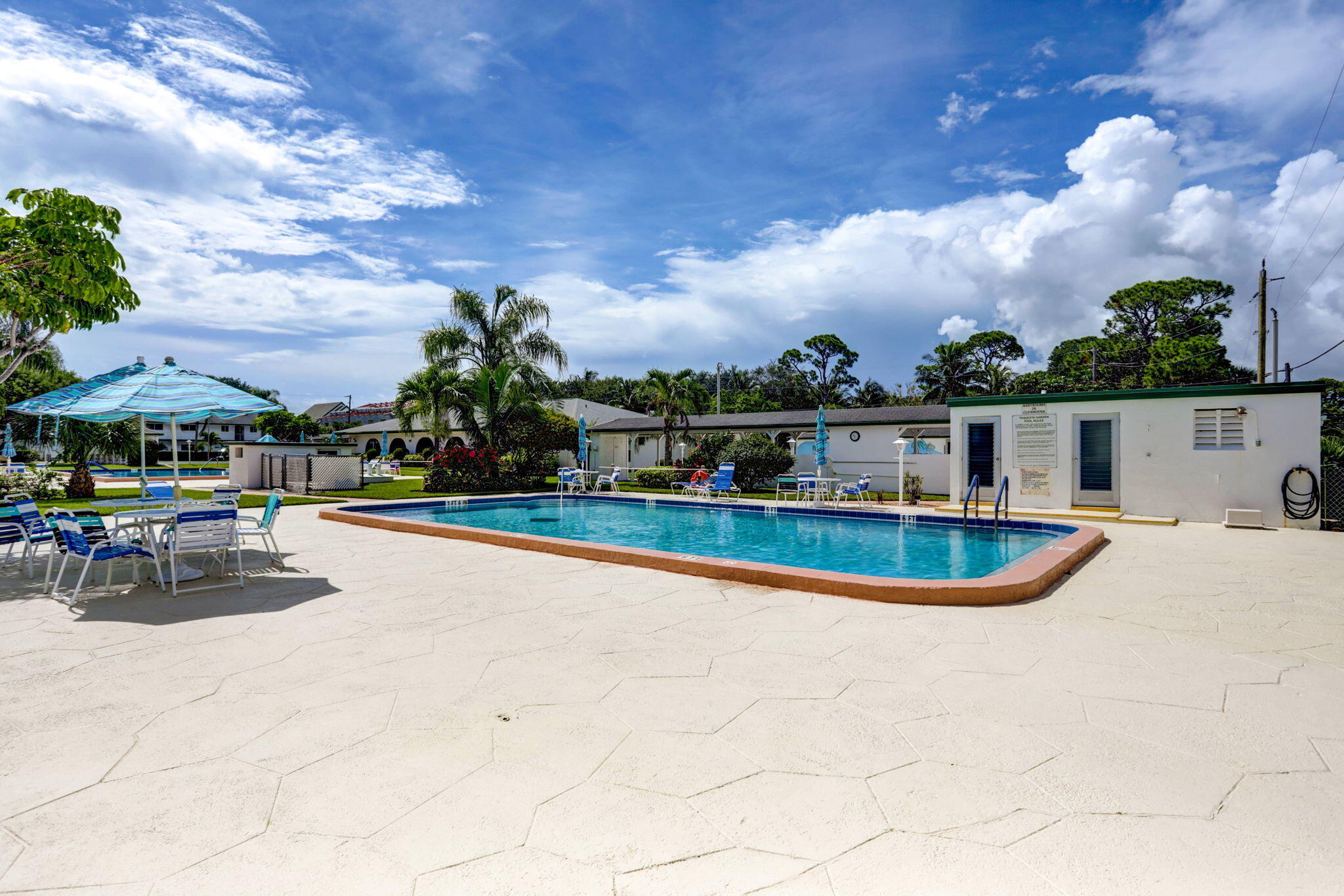 TEQUESTA GARDEN CONDO 7 - Residential