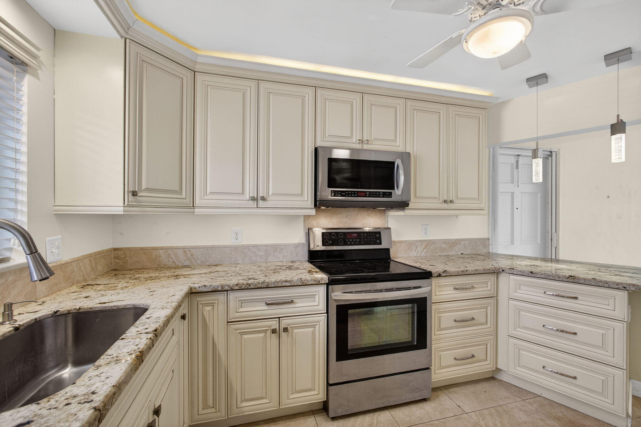 TEQUESTA GARDEN CONDO 7 - Residential