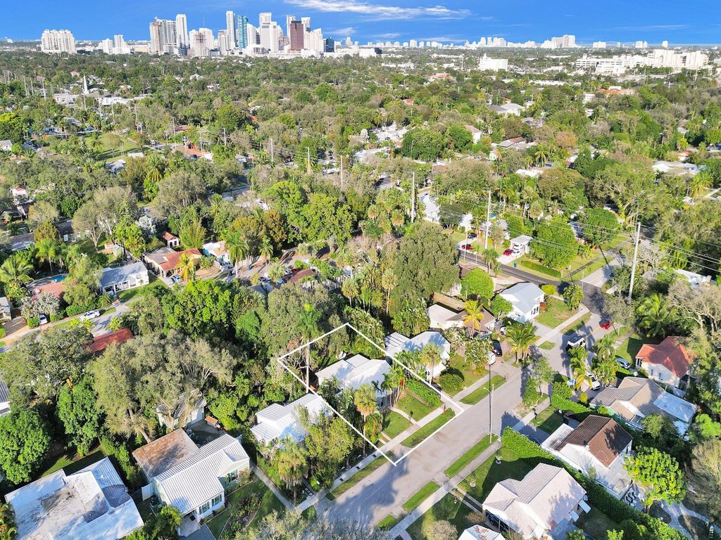 Photo of 917 SW 18th Court, Fort Lauderdale, FL 33315 (MLS # F10418696)