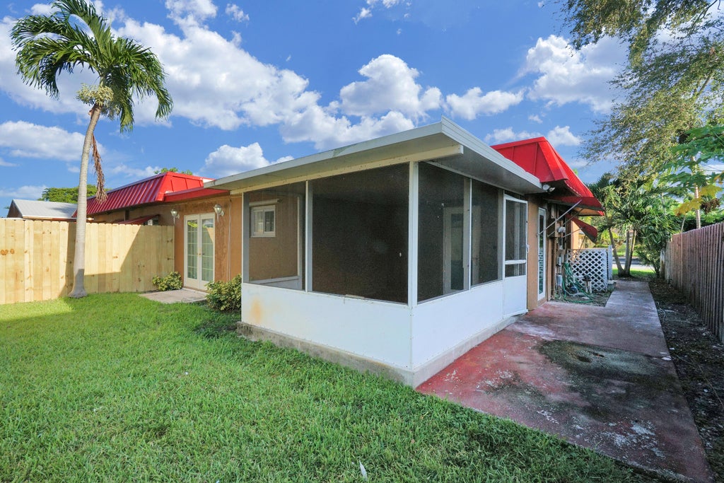 Photo of 2716 SW 46th Street, Fort Lauderdale, FL 33312 (MLS # B26054246)