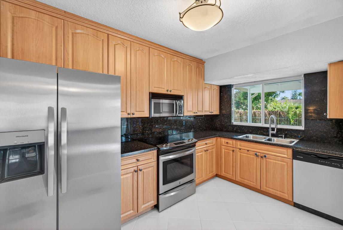 BOCA RATON SQUARE UNIT 13 - Residential