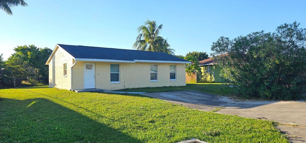 Photo of 323 Seminole Court, Pahokee, FL 33476 (MLS # R11157065)
