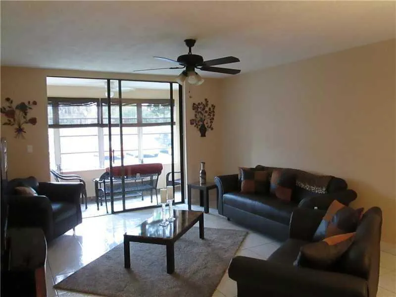 2861 Somerset Dr Unit 102  