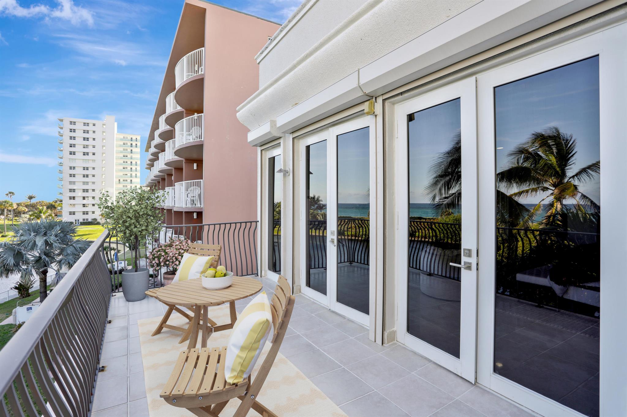 HILLSBORO SHORES SEC - Residential