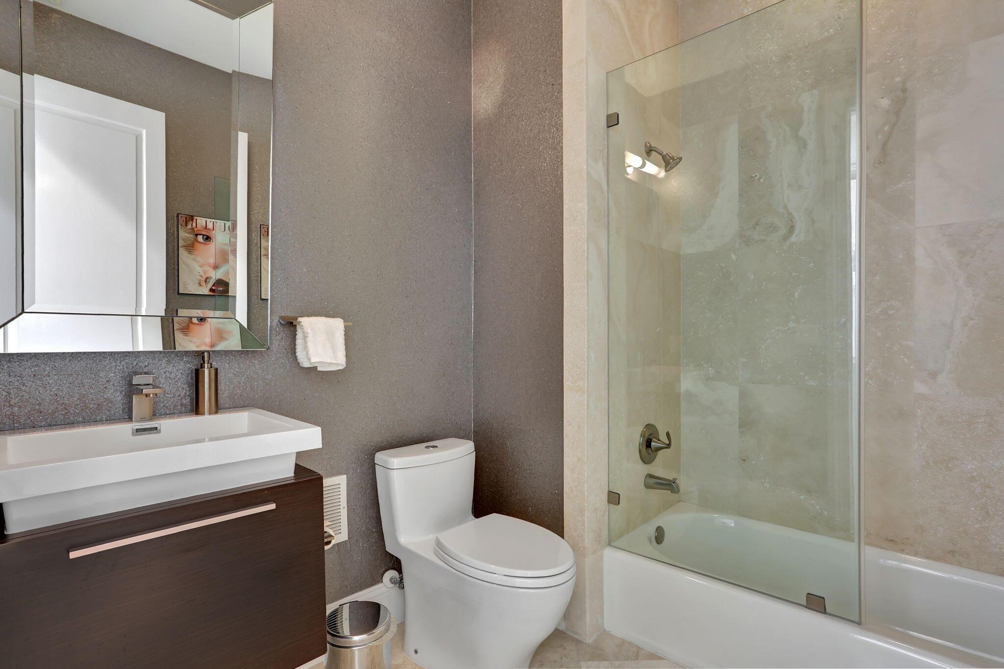 HILLSBORO SHORES SEC - Residential